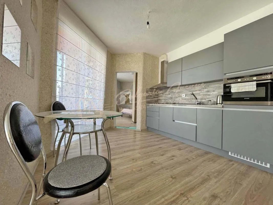 Хороший свежий двухкомнатный апартамент в комплексе "Санни Вью Централ", Солнечный берег