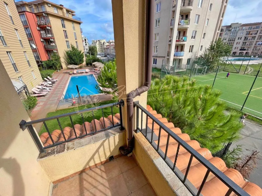 Двухкомнатный апартамент с 2 террасами в комплексе "Санни Вью Централ", Солнечный берег