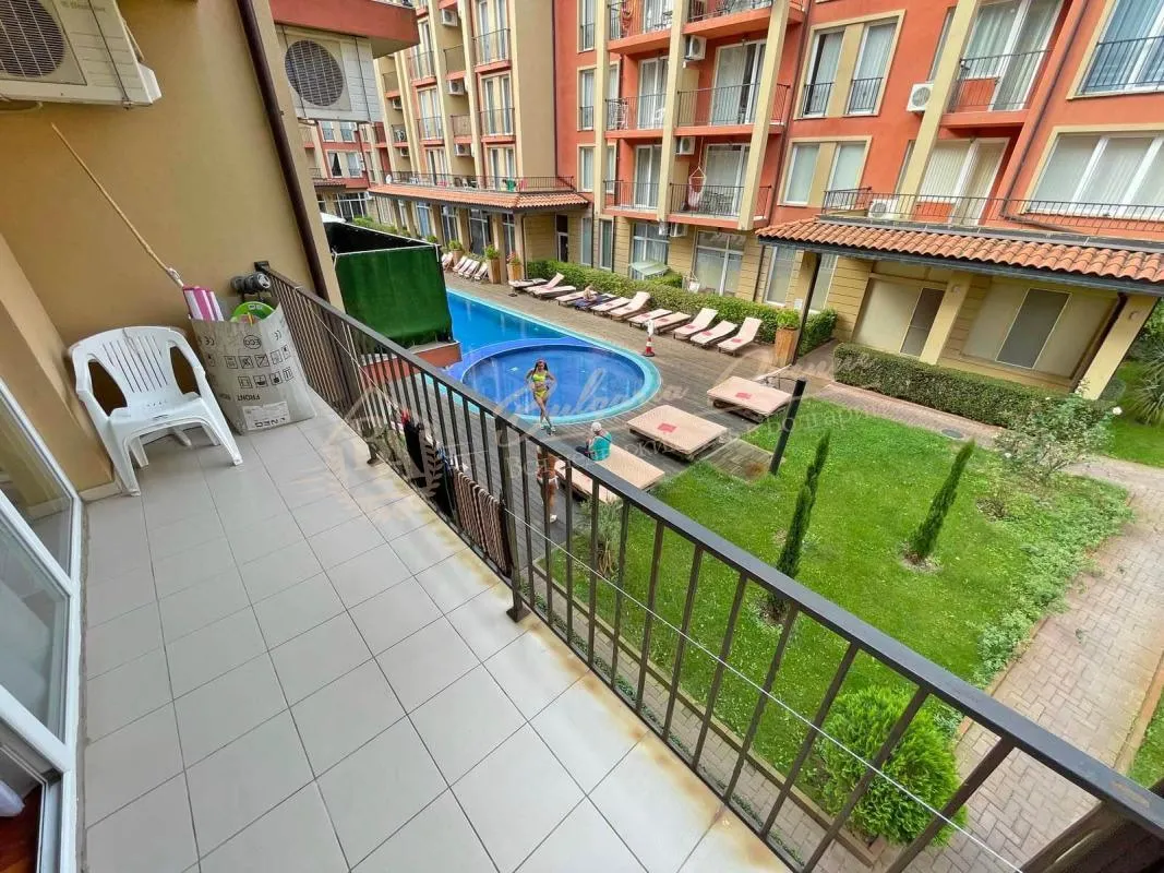 Двухкомнатный апартамент с 2 террасами в комплексе "Санни Вью Централ", Солнечный берег