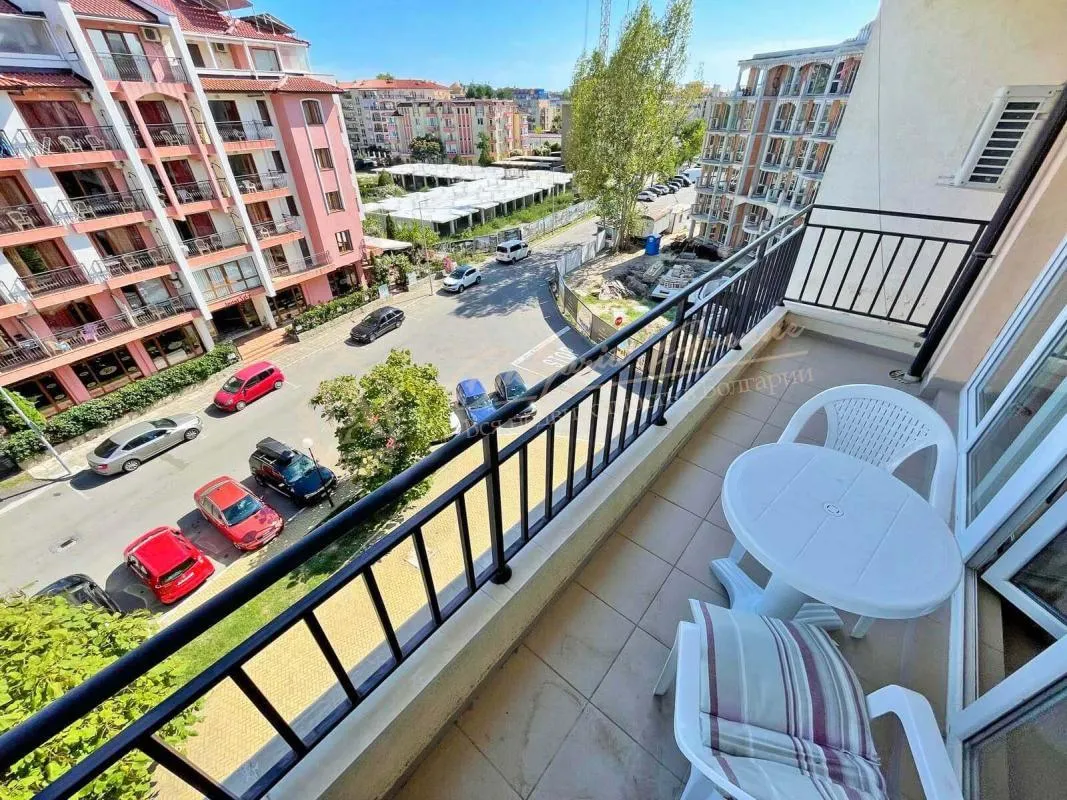 Двухкомнатная квартира в комплексе "Гранд Камелия", Солнечный берег