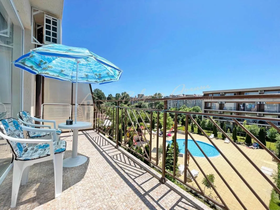 Студия в Orchid Fort, Солнечный берег- вид на бассейн