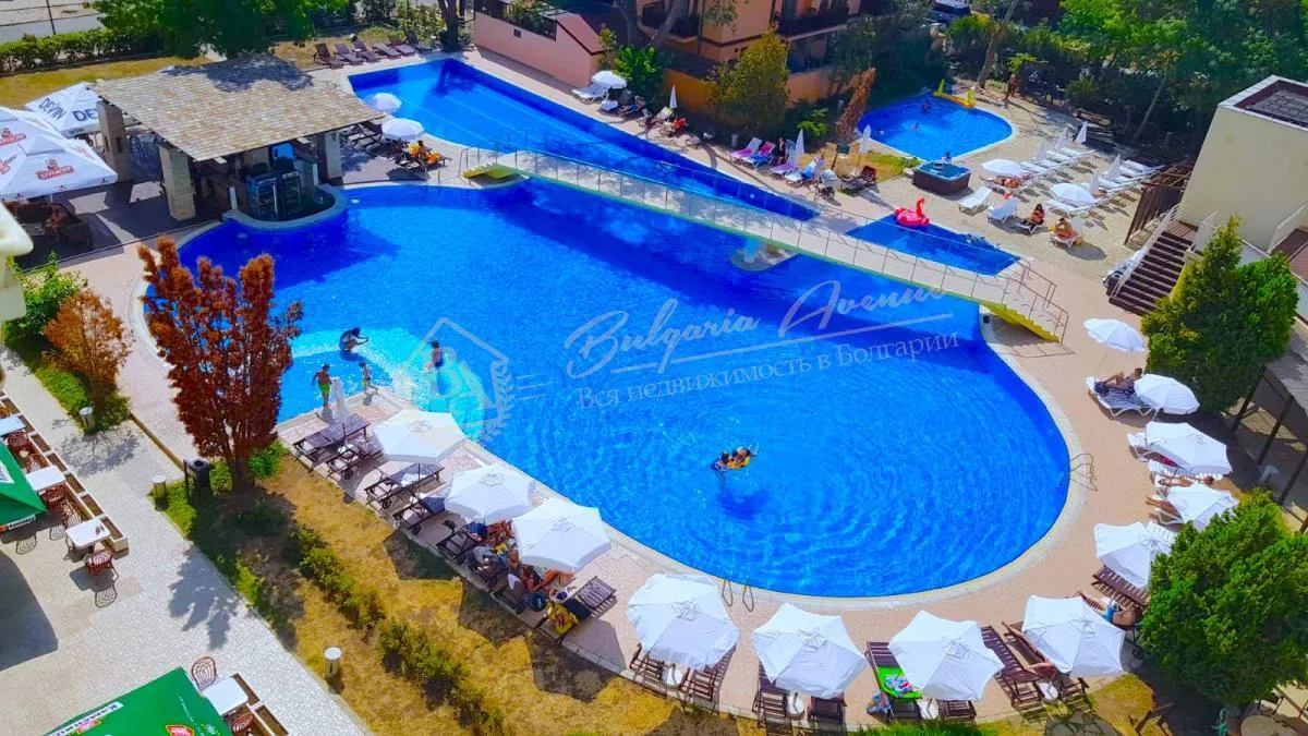 Очень большая квартира-студия в комплексе "Нирвана", Солнечный берег