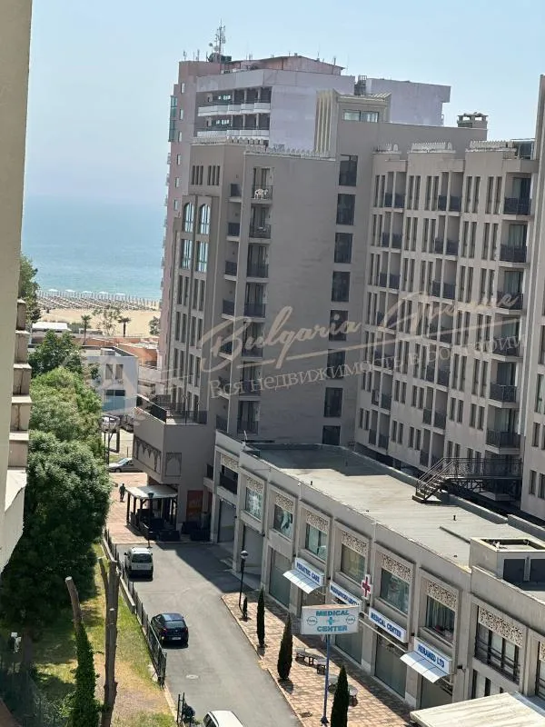 Очень большая квартира-студия в комплексе "Нирвана", Солнечный берег