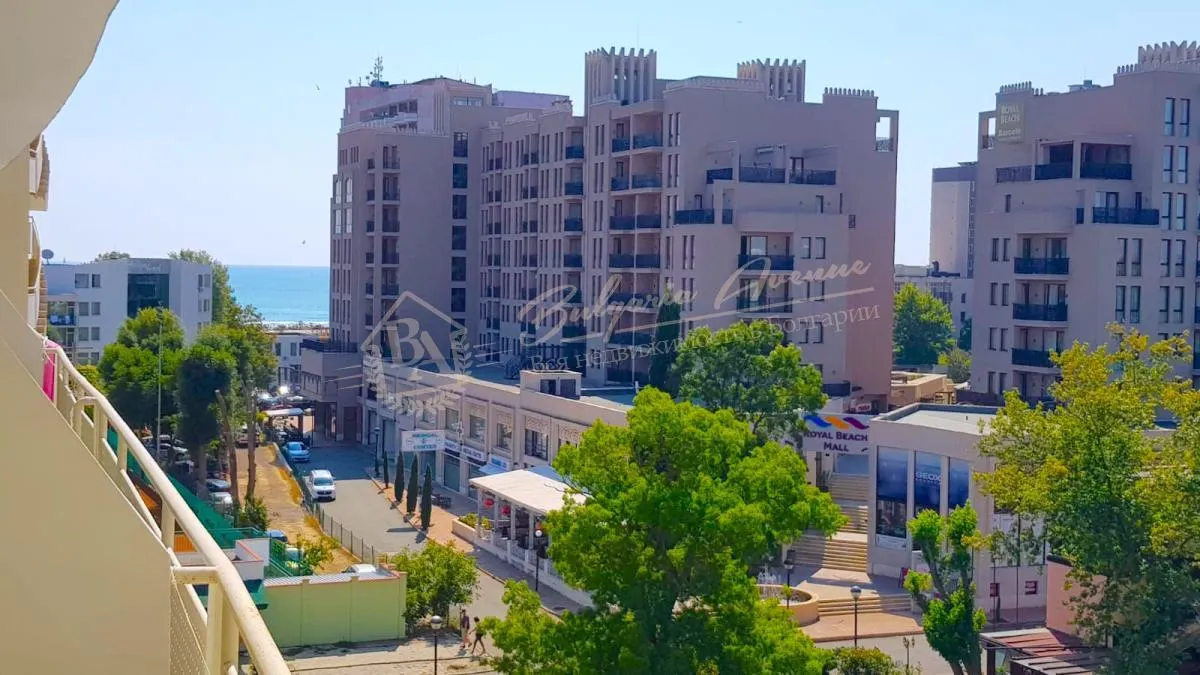 Очень большая квартира-студия в комплексе "Нирвана", Солнечный берег