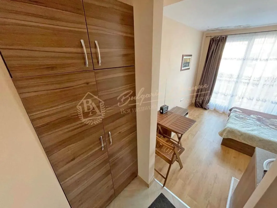 Студия с видом на бассейн в комплексе "Мессембрия палас", Солнечный берег