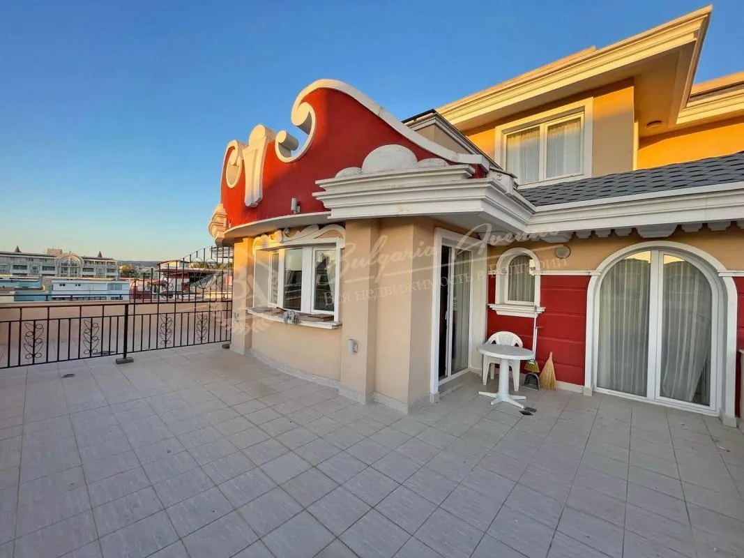 Трехкомнатный апартамент в комплексе "Мессембрия Резорт", Солнечный берег.