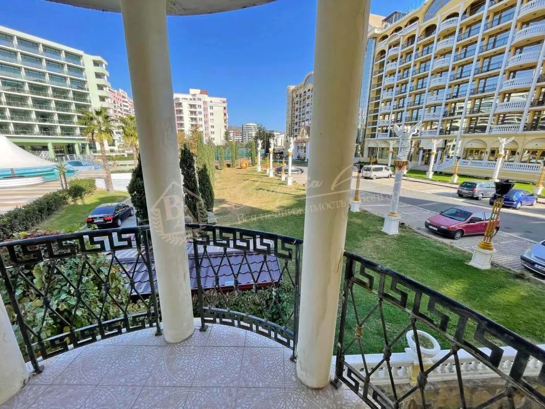 Трехкомнатный апартамент с 2 террасами в комплексе Victoria Residence, Солнечный берег