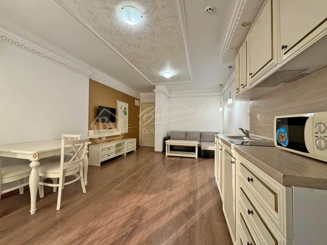 Двухкомнатная квартира в комплексе Golden Rainbow, Солнечный берег