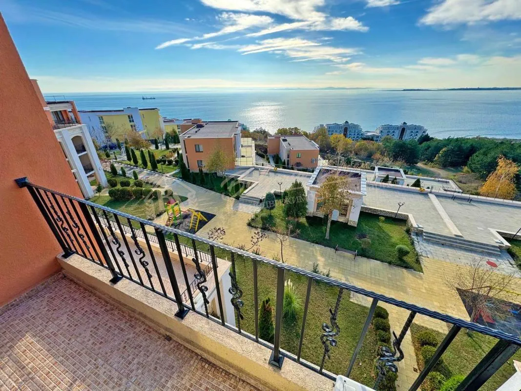 Трехкомнатный апартамент с видом на море в Sea Fort Club, Свети Влас