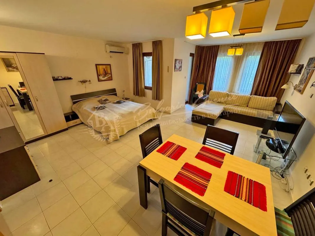 Большая меблированная студия в комплексе Chateau Nessebar