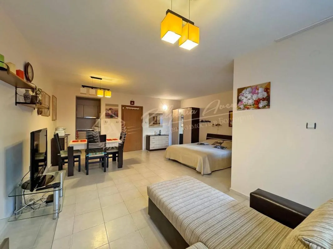 Большая меблированная студия в комплексе Chateau Nessebar