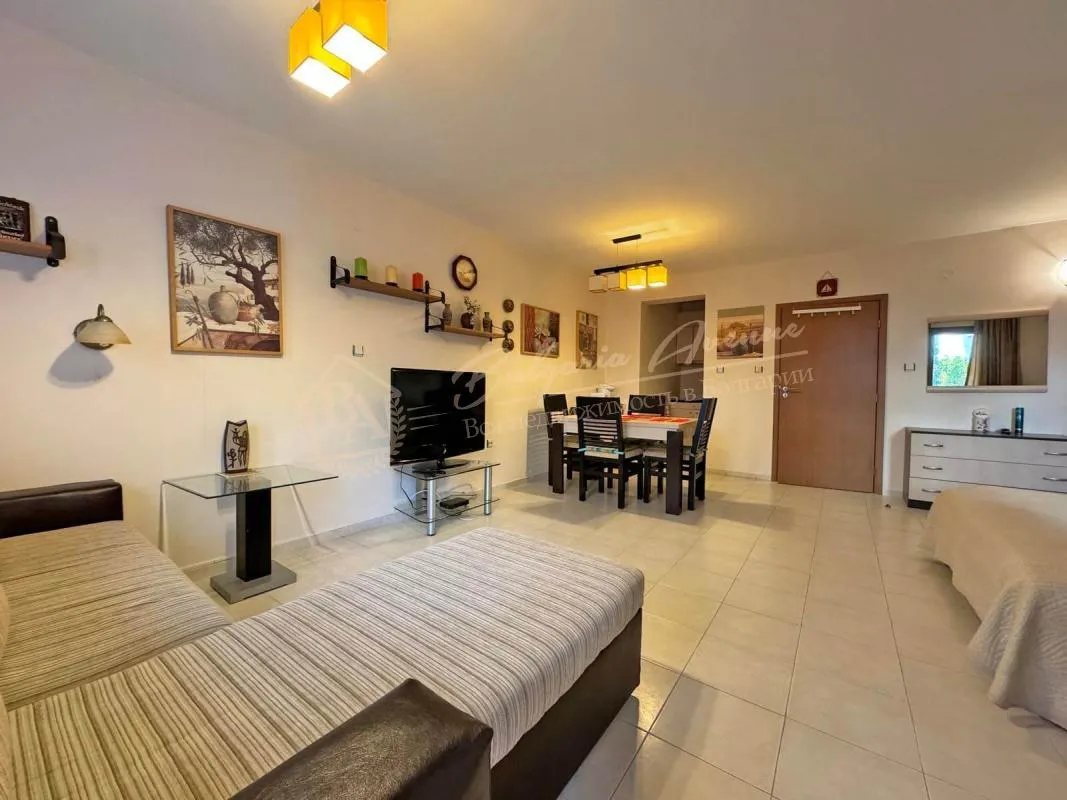 Большая меблированная студия в комплексе Chateau Nessebar