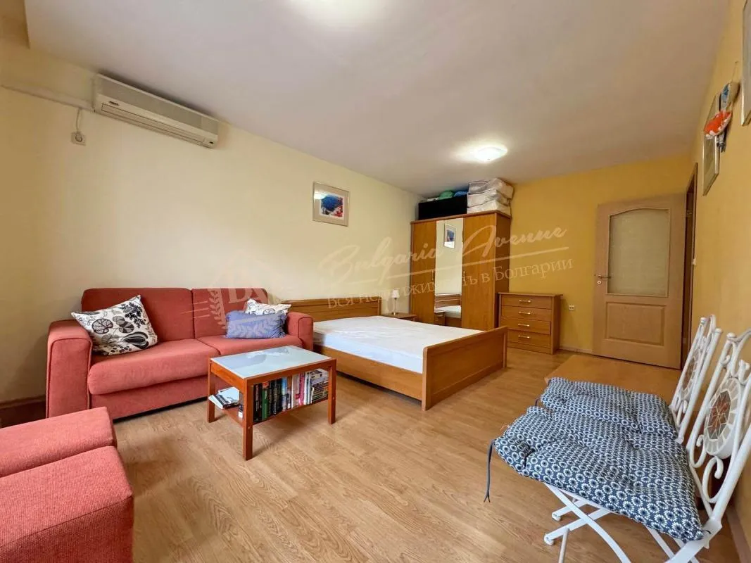 Продажа большой студии в комплексе Messambria Fort в Елените