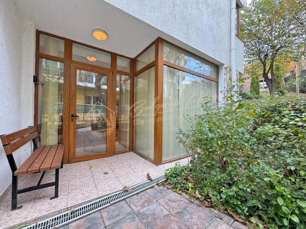 Меблированный апартамент с 1 спальней на партерном этаже в комплексе Messambria Fort, Елените