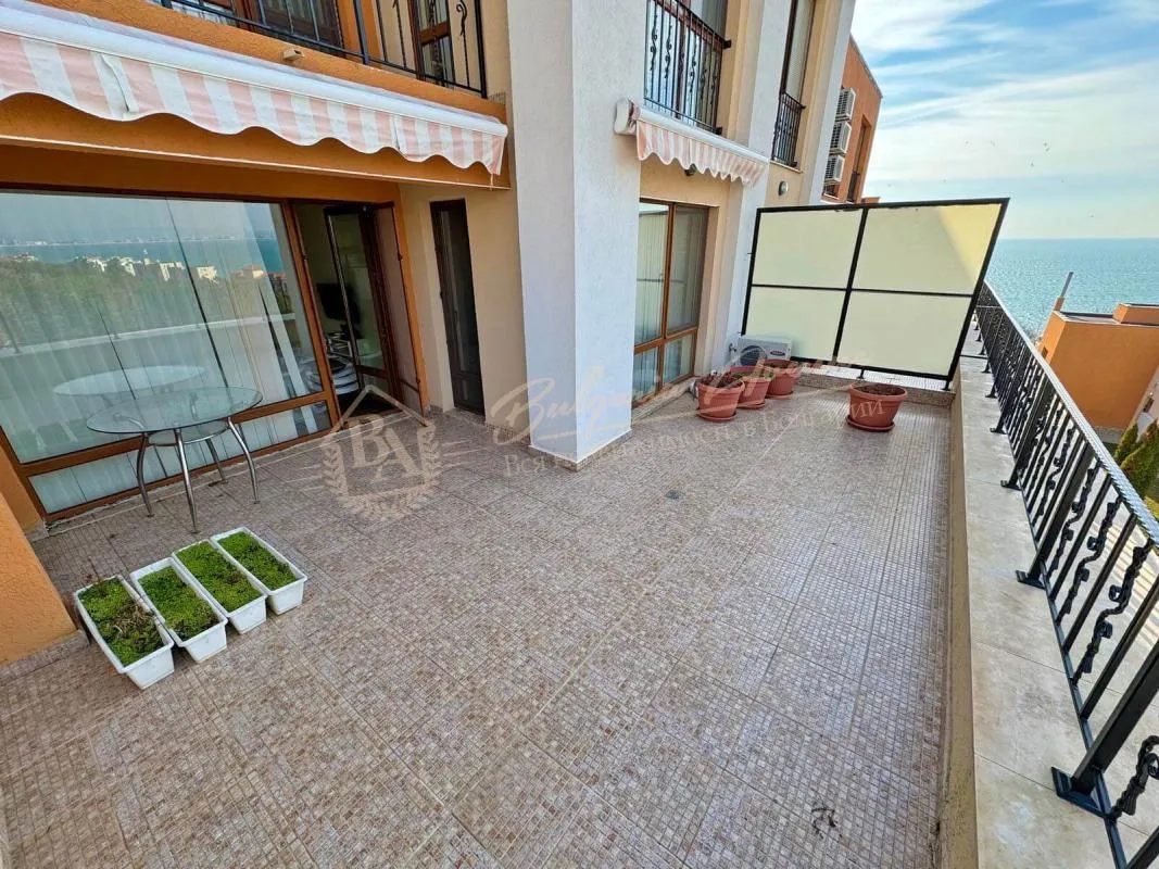 Двухкомнатный меблированный апартамент в Святом Власе - комплекс Sea Fort. Вид на море!