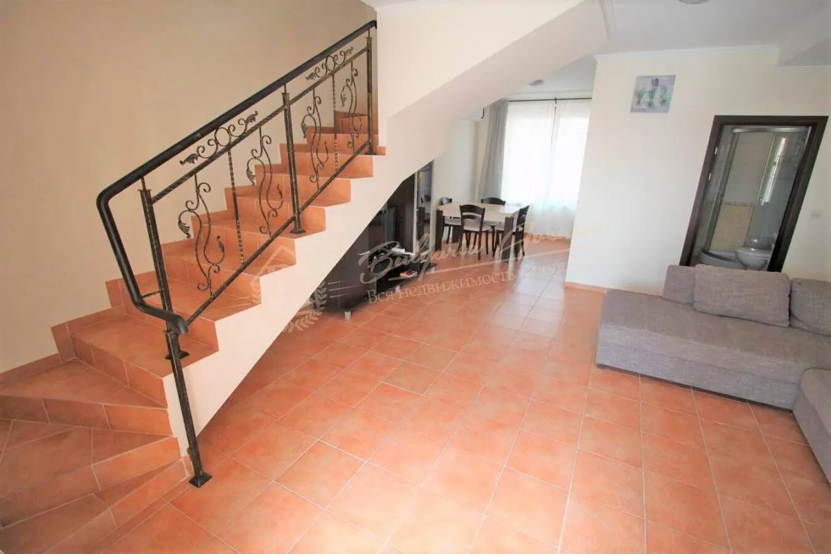 Трехкомнатный апартамент с видом на море в Елените - комплекс "Вилла Романа"