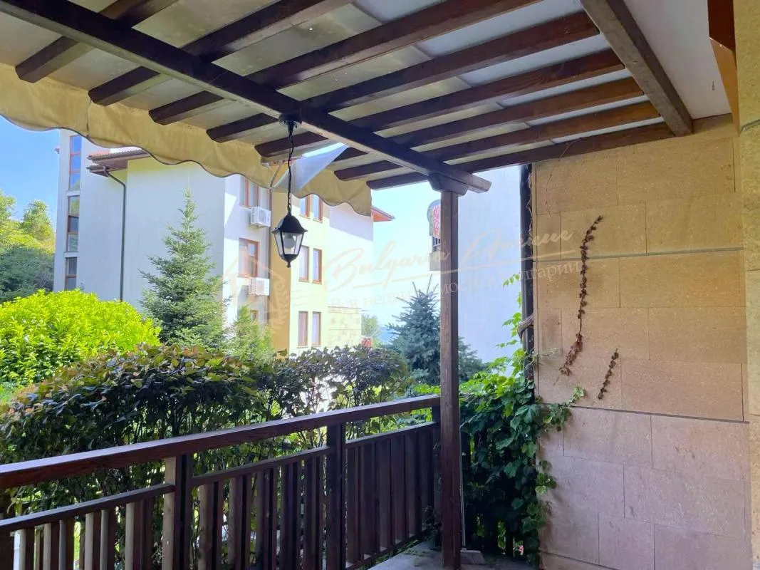 Двухкомнатный апартамент в комплексе на первой линии моря "Райский Сад" Святой Влас