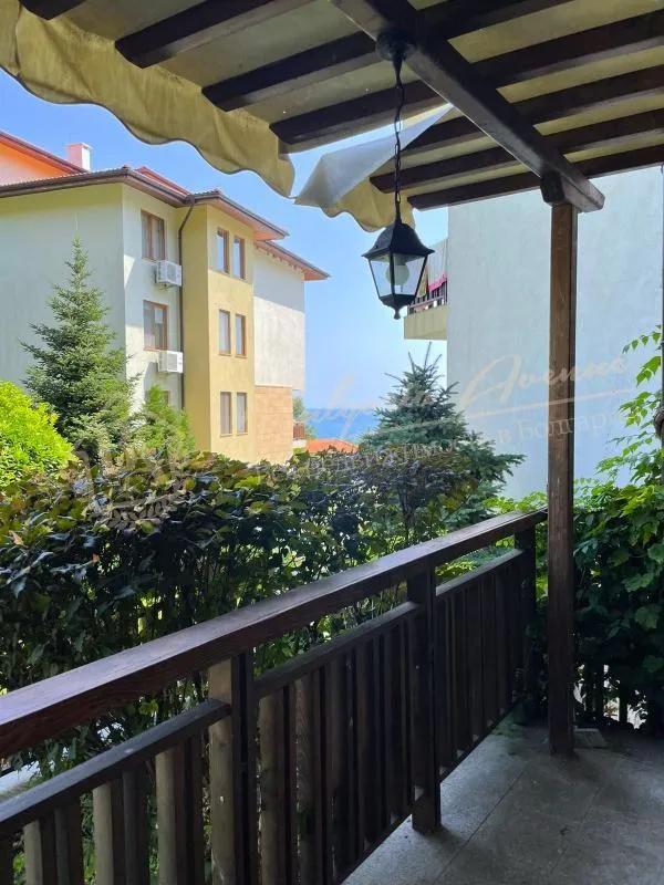 Двухкомнатный апартамент в комплексе на первой линии моря "Райский Сад" Святой Влас