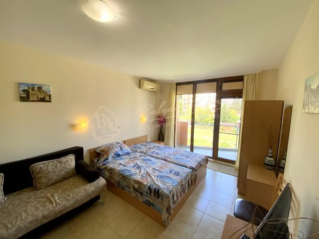 Квартира-студия в комплексе "Палм Марина" Равда - частичный вид на море