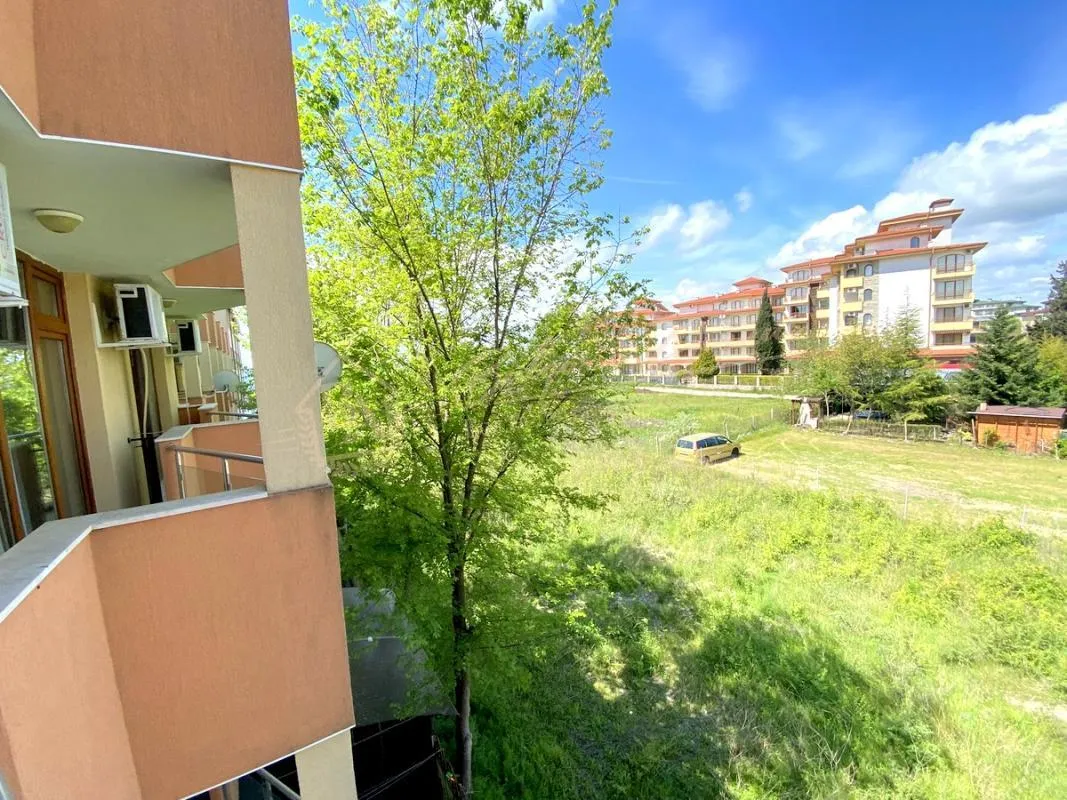 Квартира-студия в комплексе "Палм Марина" Равда - частичный вид на море