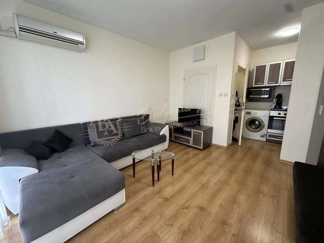 Меблированная квартира-студия в комплексе "Флорес Парк", Солнечный берег