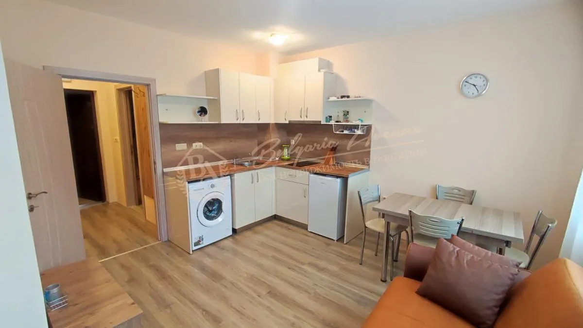 Двухкомнатный апартамент с видом на бассейн в комплексе «Аполлон-9», Равда