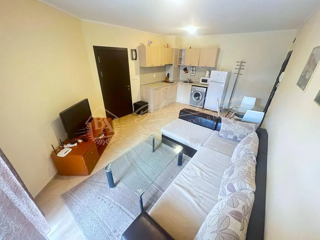 Трехкомнатный апартамент в комплексе «Аполлон-6» с видом на бассейн