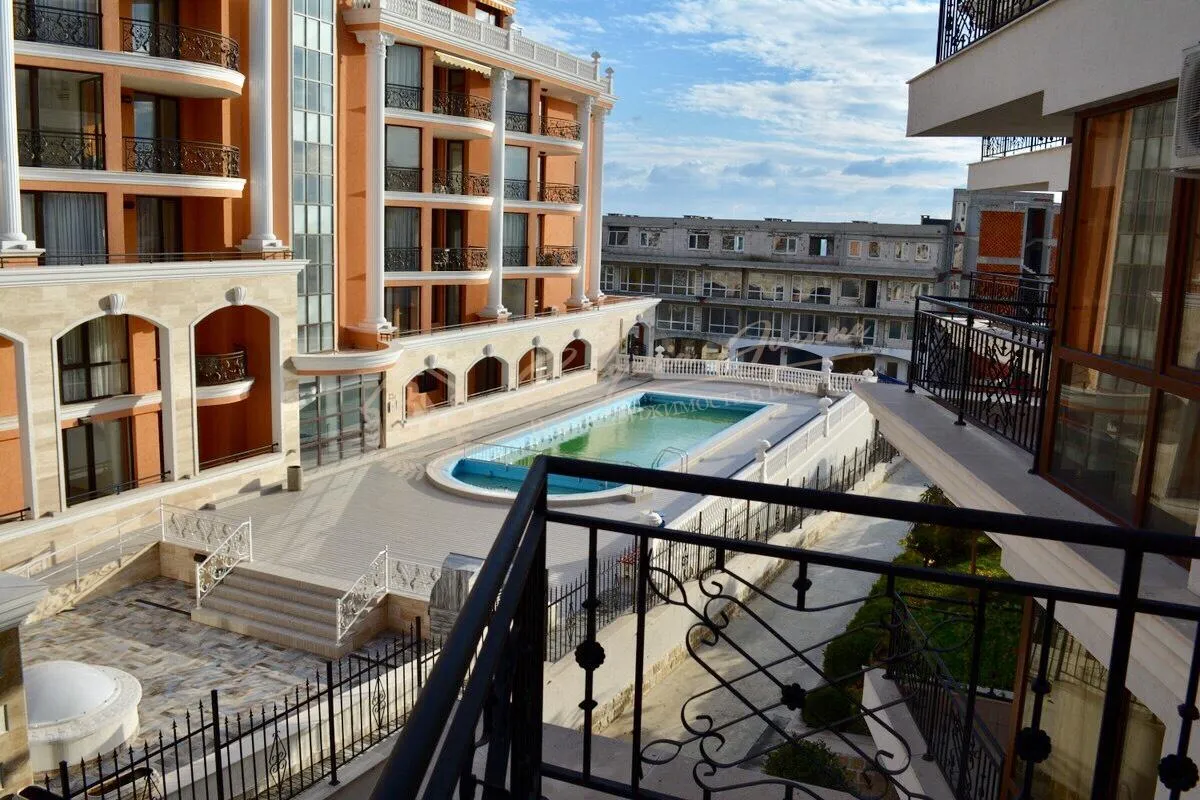 Комплексе «Вилла Калабрия» - двухкомнатный апартамент без мебели