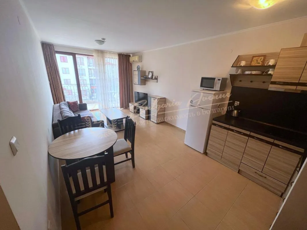 Просторный меблированный двухкомнатный апартамент в комплексе Аполлон-7, Равда