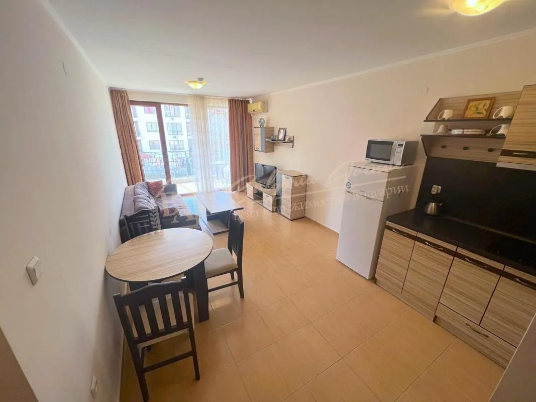 Просторный меблированный двухкомнатный апартамент в комплексе Аполлон-7, Равда