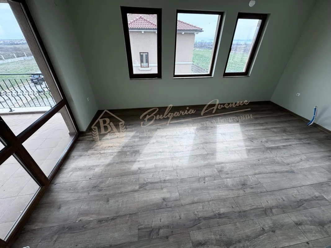 Двухэтажная вилла на морском побережье в Pomorie Luxury Village