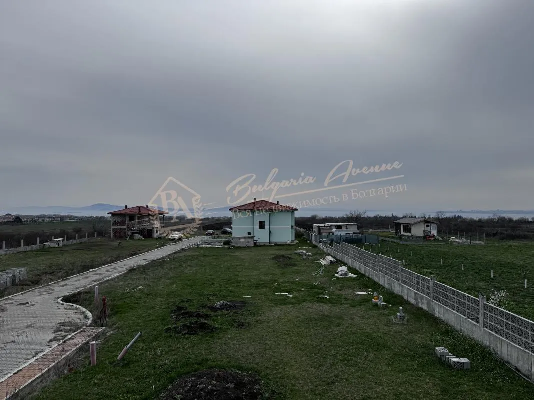 Двухэтажная вилла Elegant в Поморие с собственным участком и парковкой