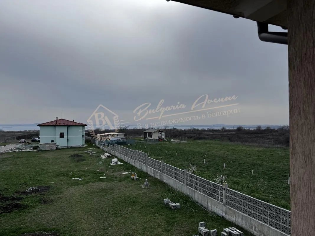 Двухэтажная вилла Elegant в Поморие с собственным участком и парковкой