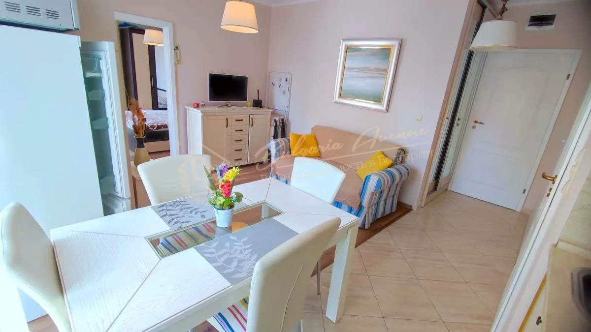 Уютный двухкомнатный апартамент в комплексе «Даун Парк Делюкс», Солнечный берег