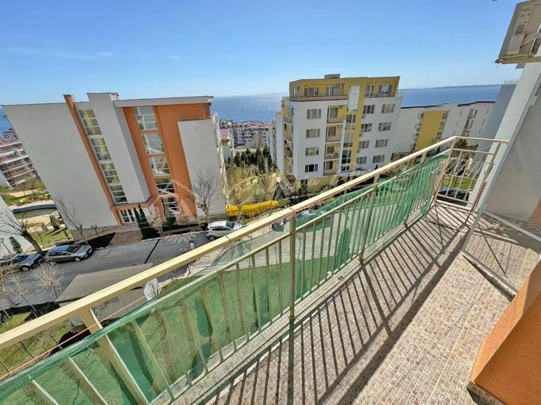 Апартамент с 1 спальней в комплексе "Краун Форт", Свети Влас. Вид на море