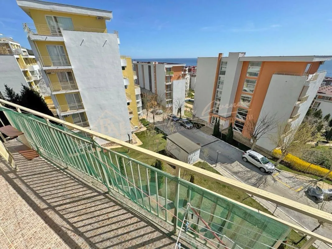 Апартамент с 1 спальней в комплексе "Краун Форт", Свети Влас. Вид на море