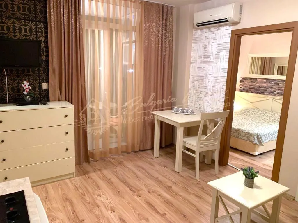 Компактный апартамент с двумя спальнями в элитном комплексе "Даун Парк", Солнечный берег