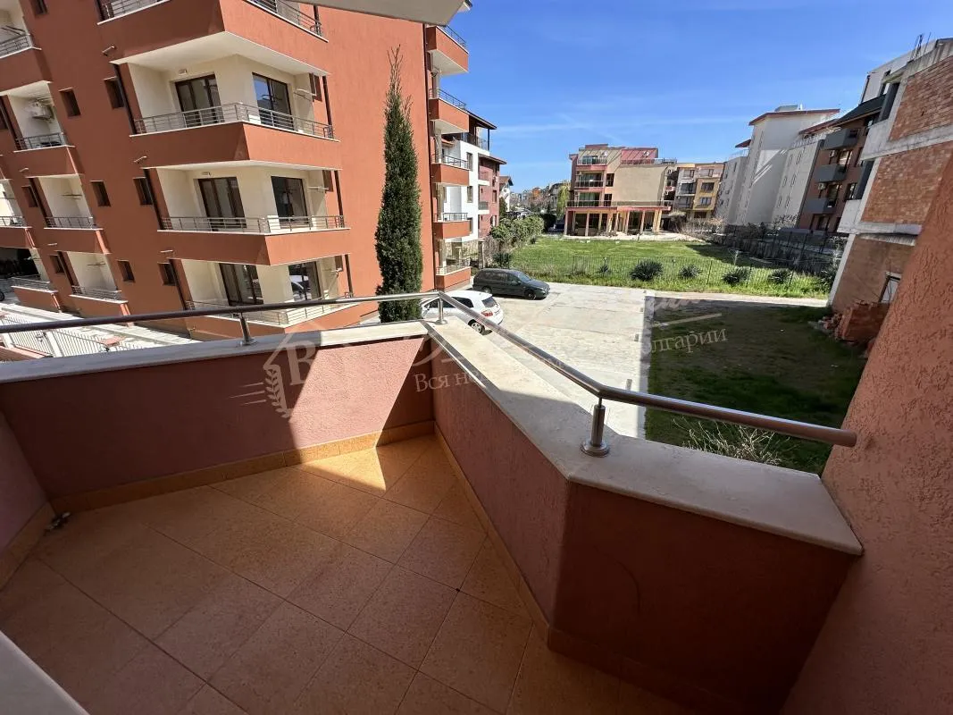 Трехкомнатный апартамент в комплексе «ТАРА», курортный поселок Равда