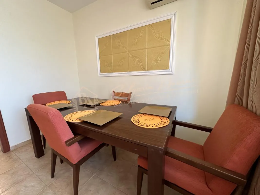 Трехкомнатный апартамент в комплексе «ТАРА», курортный поселок Равда