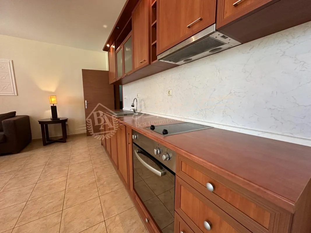 Трехкомнатный апартамент в комплексе «ТАРА», курортный поселок Равда