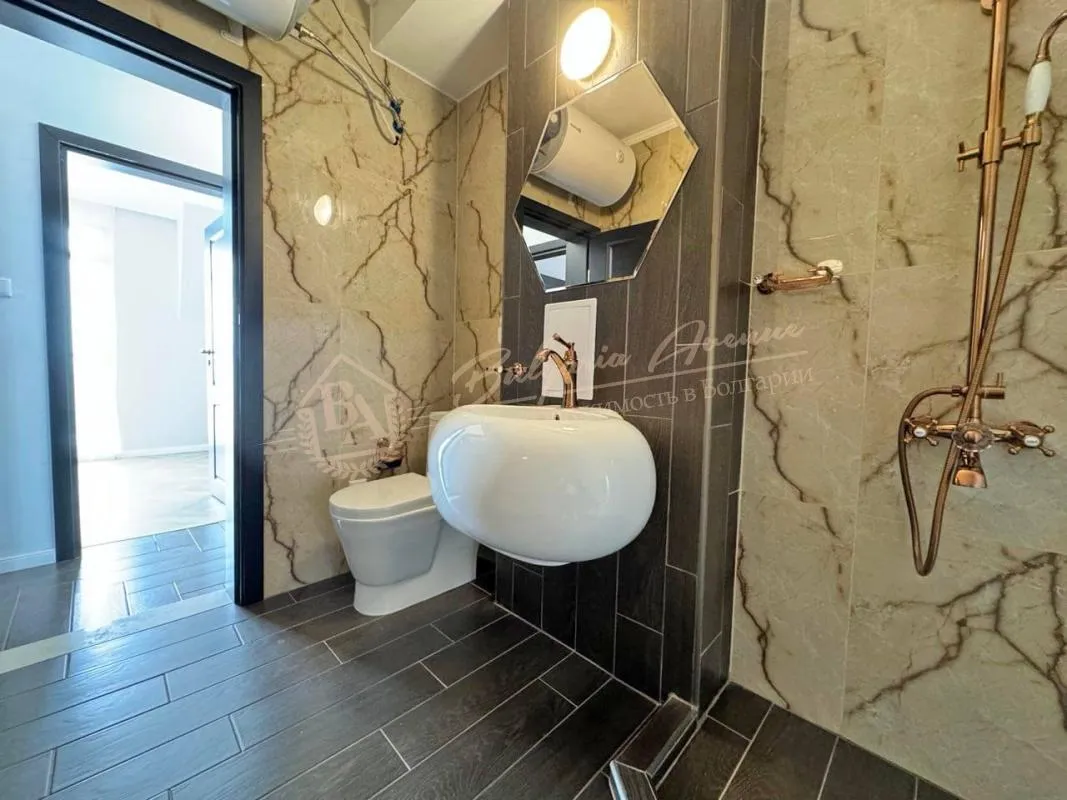 Квартира с тремя спальнями в комплексе Romance Paris, Свети Влас. Вид на море.