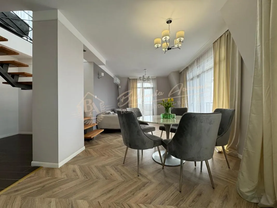 Квартира с тремя спальнями в комплексе Romance Paris, Свети Влас. Вид на море.