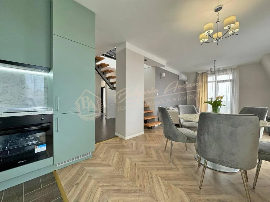 Квартира с тремя спальнями в комплексе Romance Paris, Свети Влас. Вид на море.