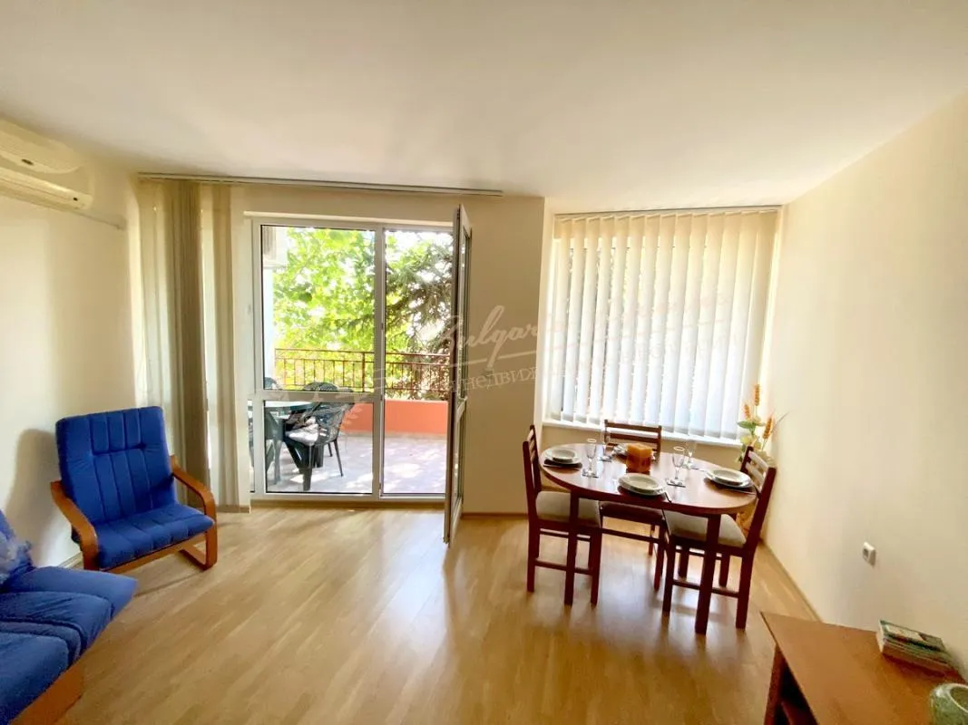 Просторный апартамент на первой линии моря в Riviera Fort Beach в центре Равды