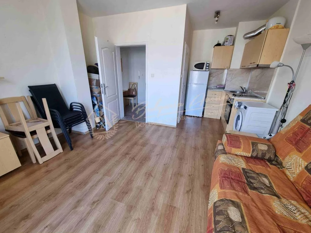 Двухкомнатная квартира в "Флорес Парк", Солнечный берег