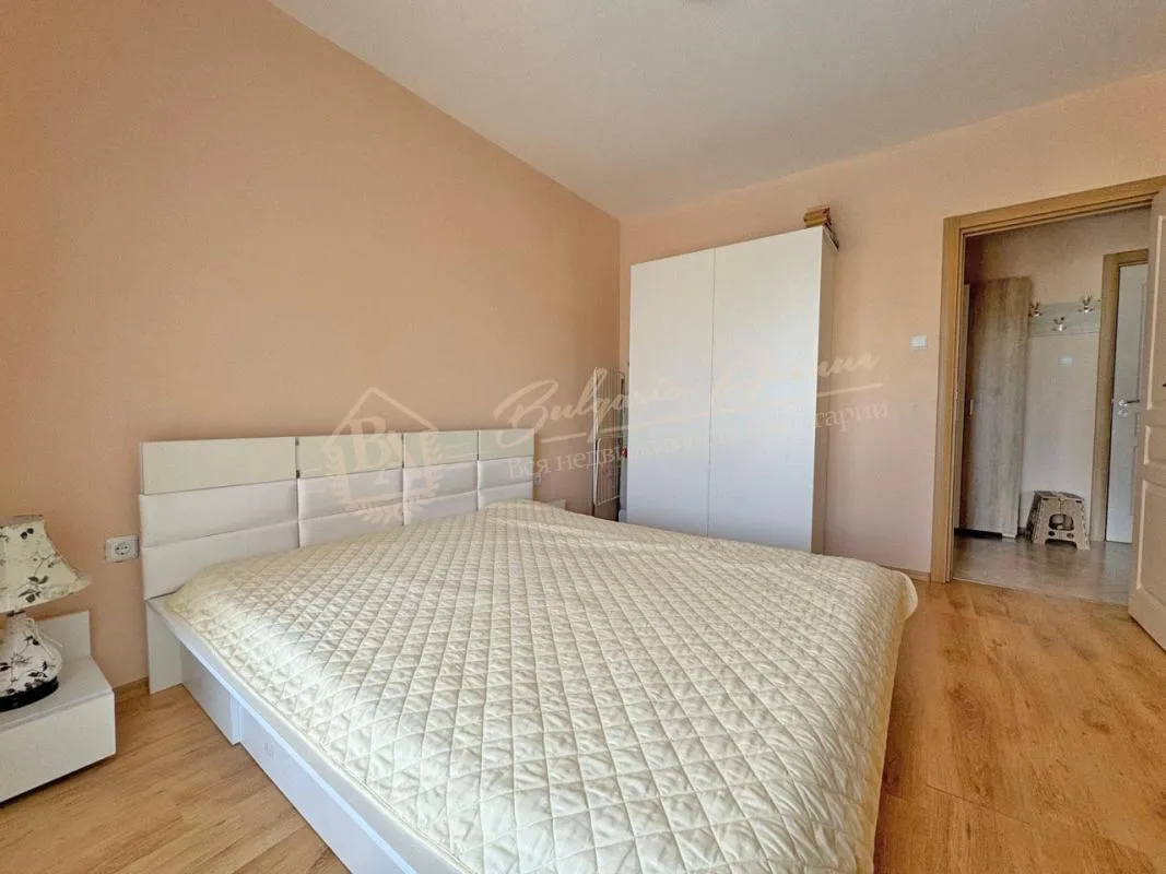 Двухкомнатный апартамент с видом на бассейн в Messembria Palace, Солнечный берег