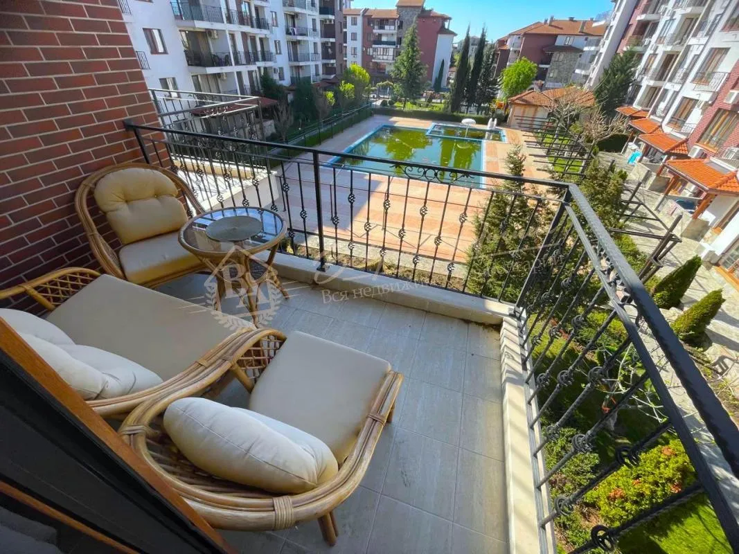 Двухкомнатный апартамент с видом на бассейн в комплексе Аполлон-7 Равда