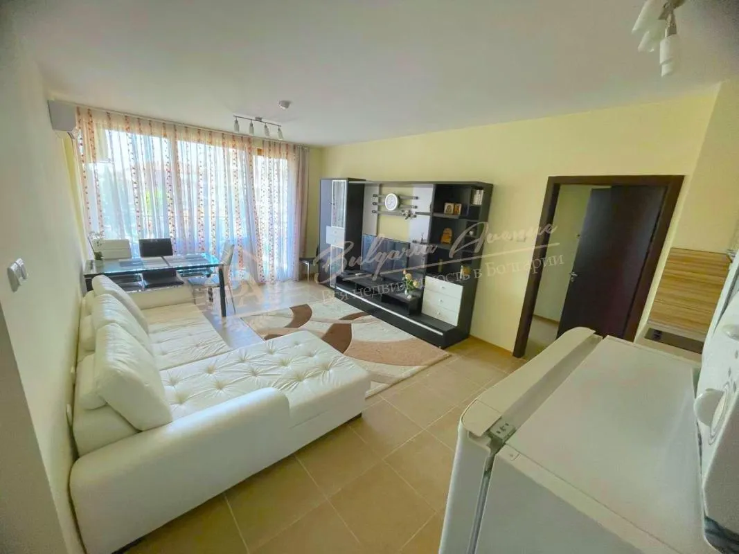 Двухкомнатный апартамент с видом на бассейн в комплексе Аполлон-7 Равда