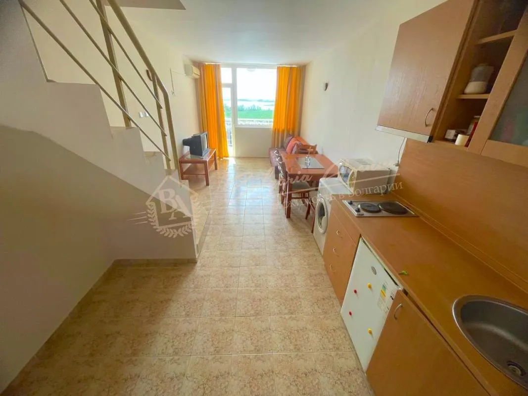 Двухуровневый апартамент с видом на море в комплексе «Рутланд Бэй», Равда