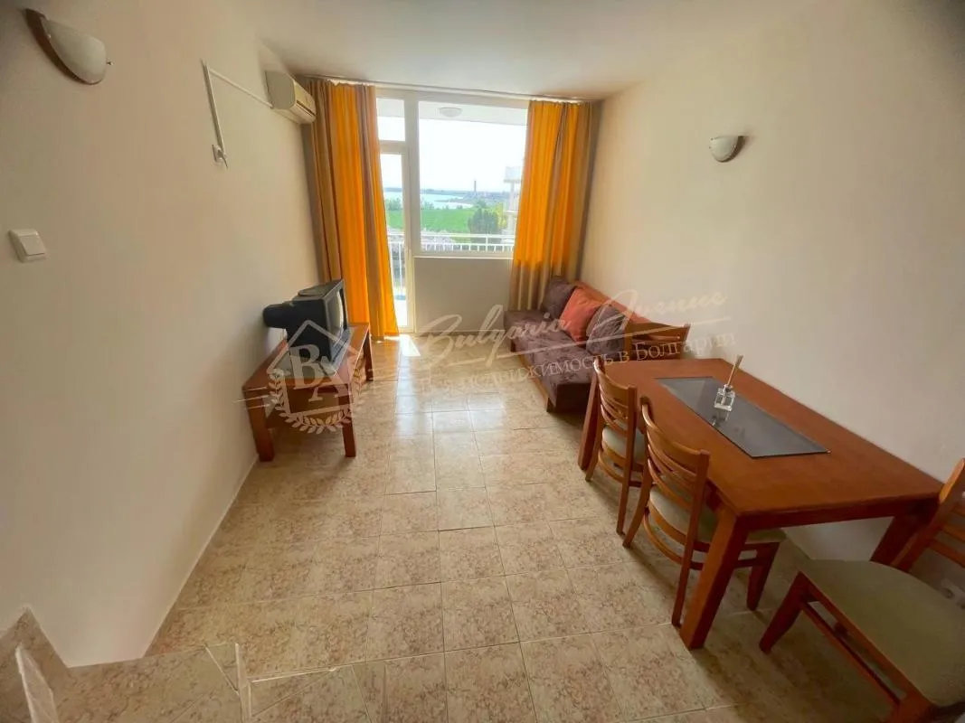 Двухуровневый апартамент с видом на море в комплексе «Рутланд Бэй», Равда